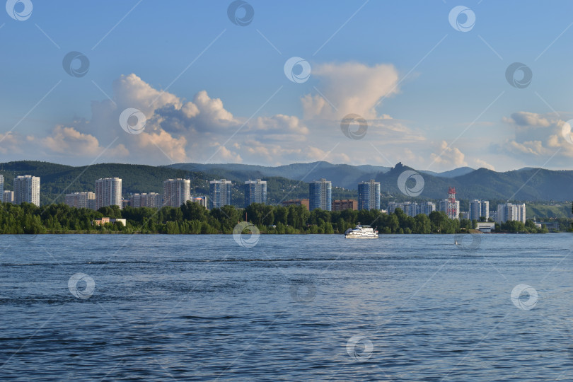 Скачать Красноярск. Правый берег Енисея. Микрорайон Белые росы фотосток Ozero