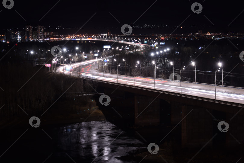 Скачать Октябрьский мост в Красноярске ночью фотосток Ozero