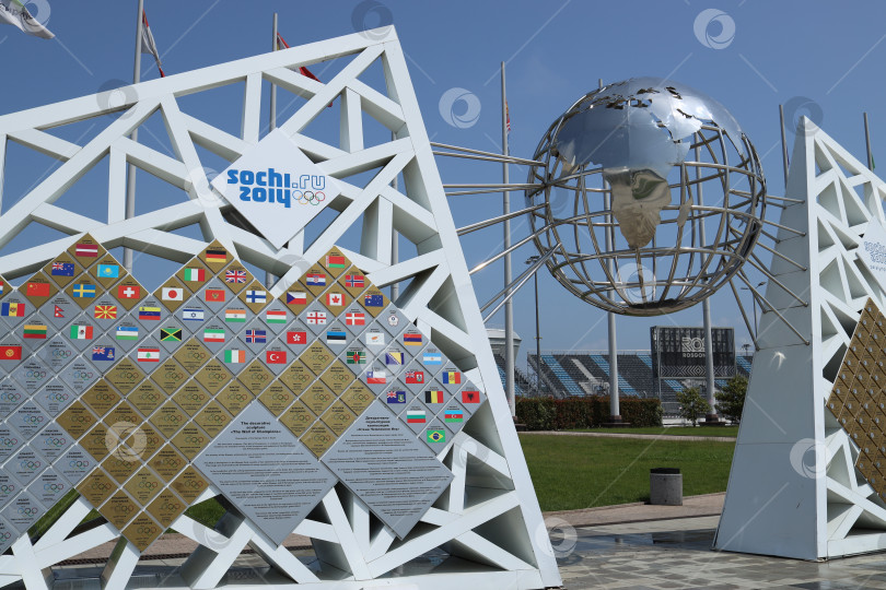Скачать Инсталляция "Стена чемпионов" на Олимпийской площади в Сочи, Россия. 24 мая 2023 года. фотосток Ozero
