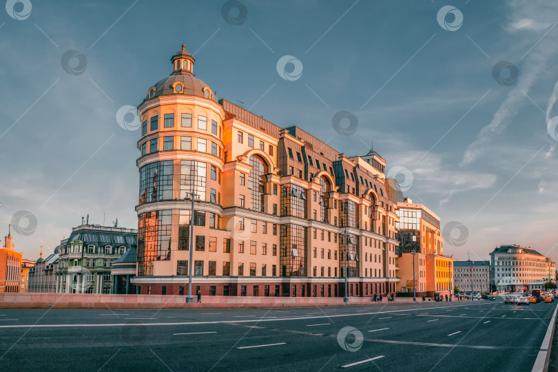 Скачать Большое здание на Якиманке, в Лубочном переулке в Москве. фотосток Ozero