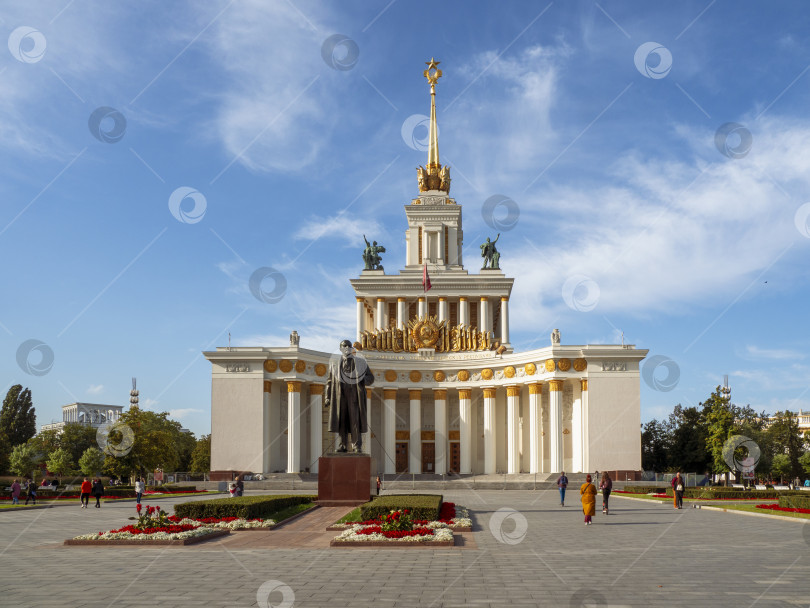 Скачать Главный павильон ВДНХ в Москве. фотосток Ozero