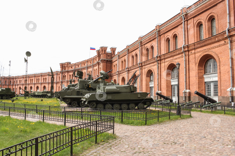 Скачать Экспозиция военной бронетехники. фотосток Ozero