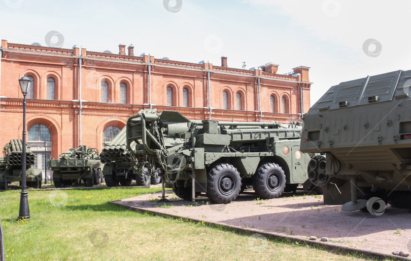 Скачать Тяжелая военная техника. фотосток Ozero