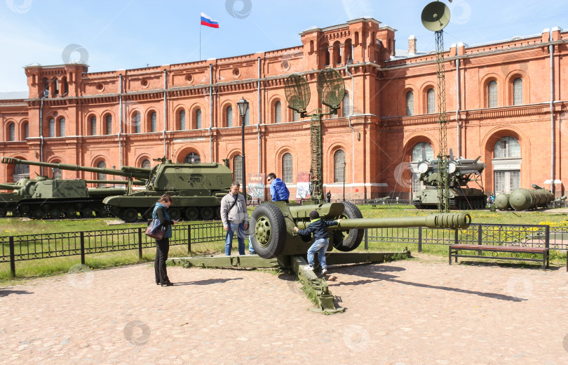 Скачать У людей есть гаубица Д-30. фотосток Ozero