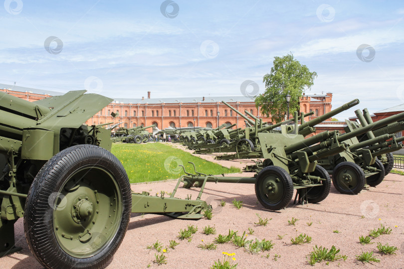 Скачать Музейная экспозиция артиллерии. фотосток Ozero