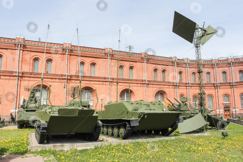 Скачать Военное оборудование радиотехнического слежения. фотосток Ozero