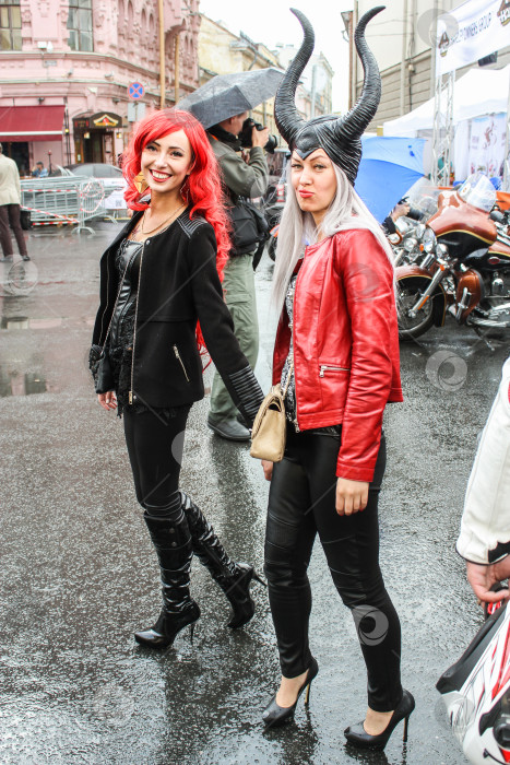 Скачать Девушки на празднике Harley Davidson. фотосток Ozero