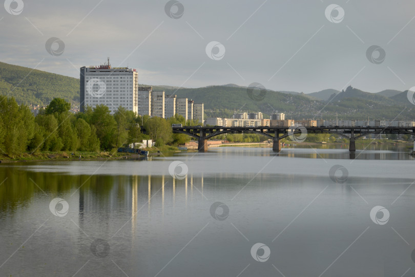 Скачать Красноярск. Коммунальный мост через Енисей фотосток Ozero