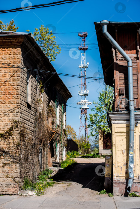 Скачать Старый город и узкая улочка. Гатчина, Россия, 2022 год фотосток Ozero
