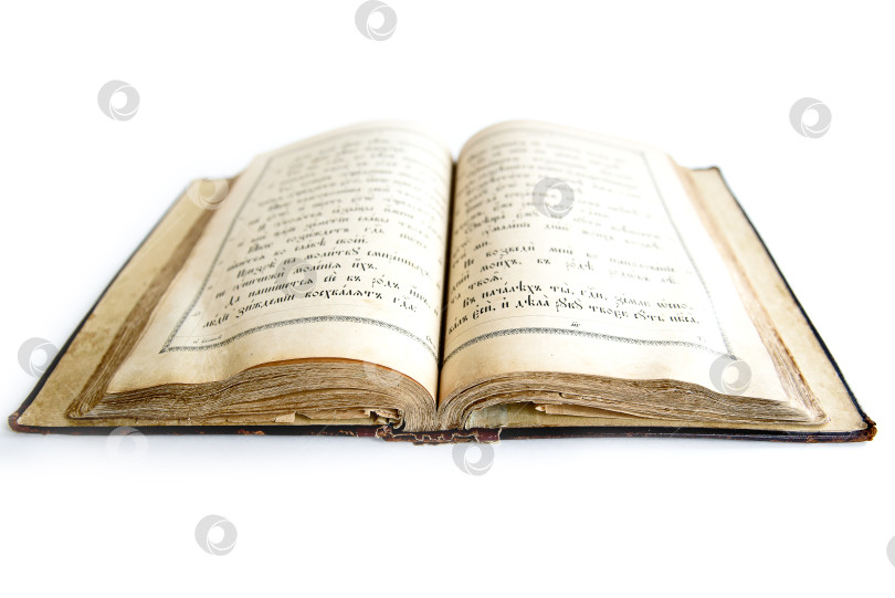 Скачать Старая церковная книга на белом фоне фотосток Ozero