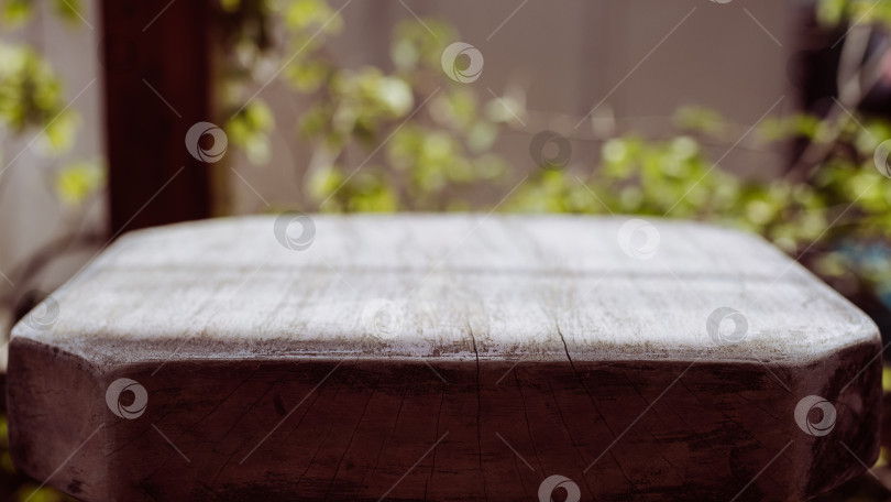 Скачать деревянная поверхность стола, старый, размытый фон wooden table surface, old, blurred background фотосток Ozero