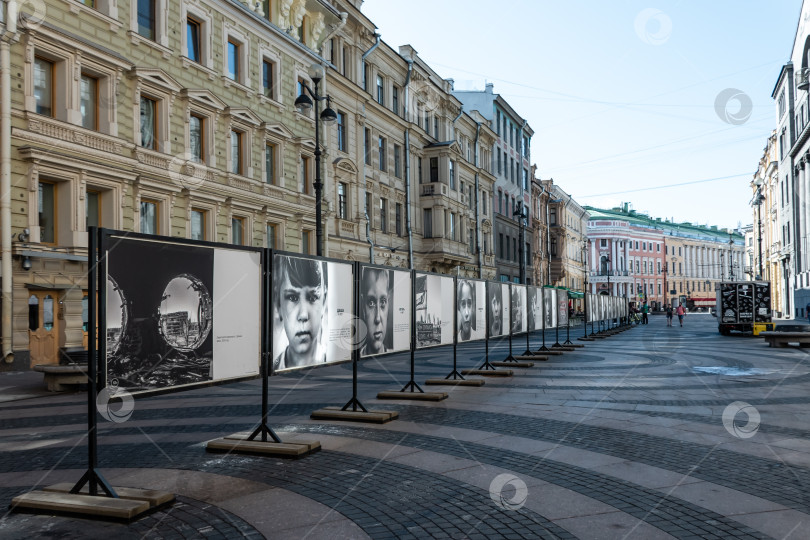 Скачать Фотовыставка "Дети Донбасса" в Санкт-Петербурге, Россия, 2022 год фотосток Ozero