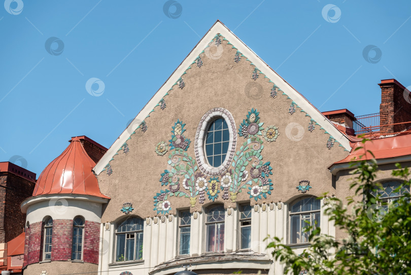 Скачать Красивый фасад здания в центре Санкт-Петербурга, Россия, 2022 фотосток Ozero