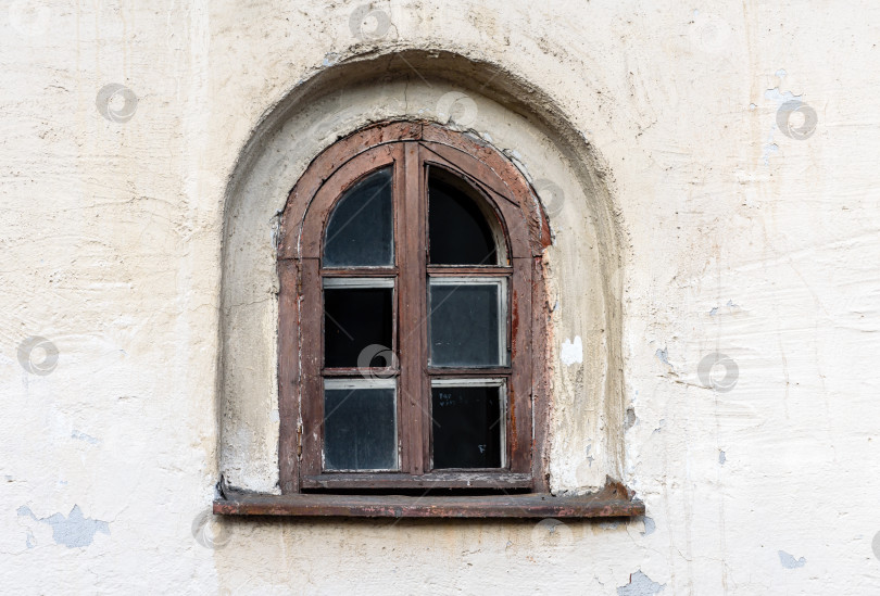 Скачать Окно на стене старинного здания фотосток Ozero