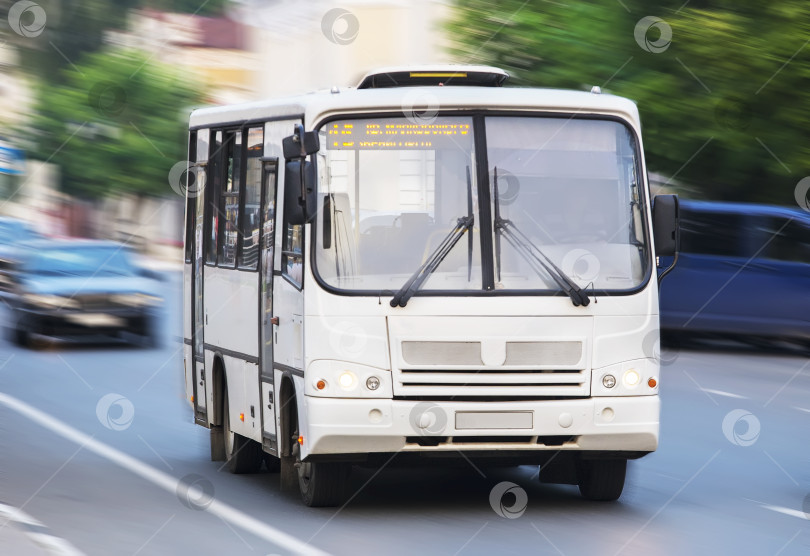 Скачать белый городской автобус фотосток Ozero