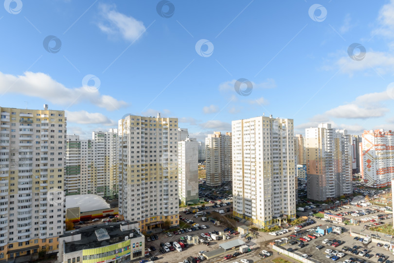 Скачать Россия, Санкт-Петербург, ноябрь 2021 года: Высотные современные дома. Вид сверху фотосток Ozero