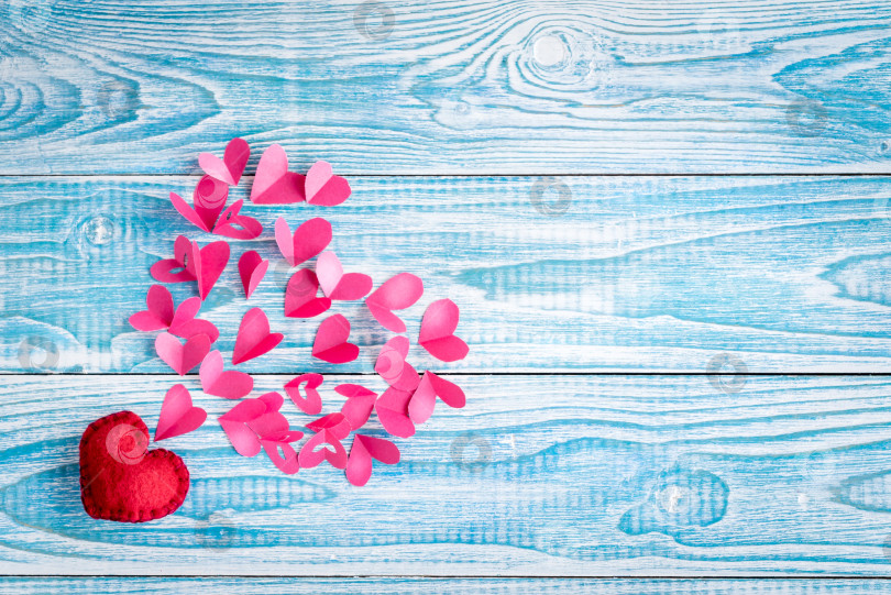 Скачать Красивые декоративные сердечки на деревянном фоне. День святого Валентина. день матери. Я люблю тебя! фотосток Ozero