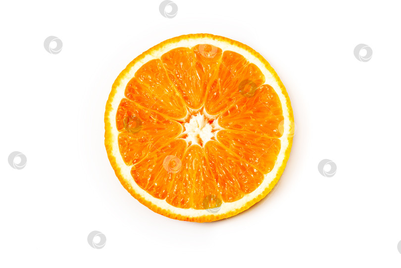 Скачать Долька апельсина, выделенная на белом фоне фотосток Ozero