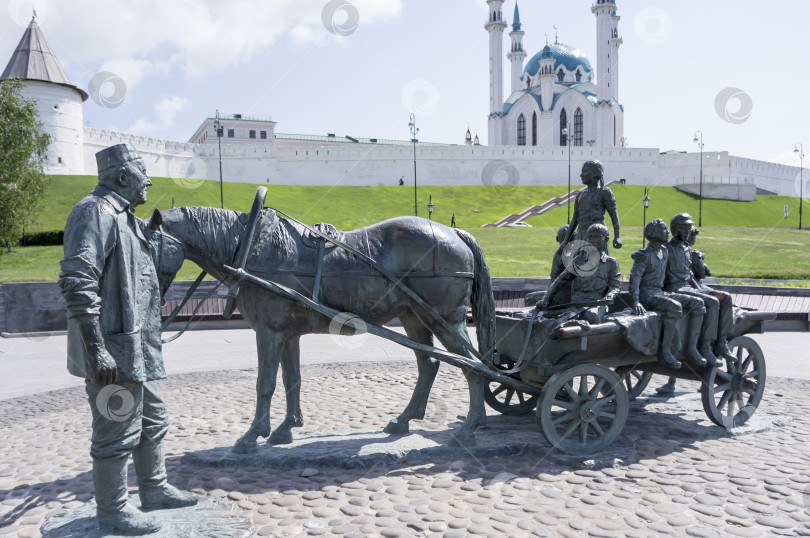 Скачать Памятник Благотворителю у Казанского Кремля фотосток Ozero