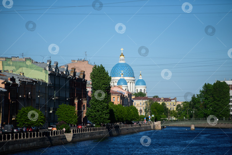 Скачать Россия, Санкт-Петербург, 30 мая 2020 года: Вид на Троицкий собор со стороны реки Фонтанки фотосток Ozero
