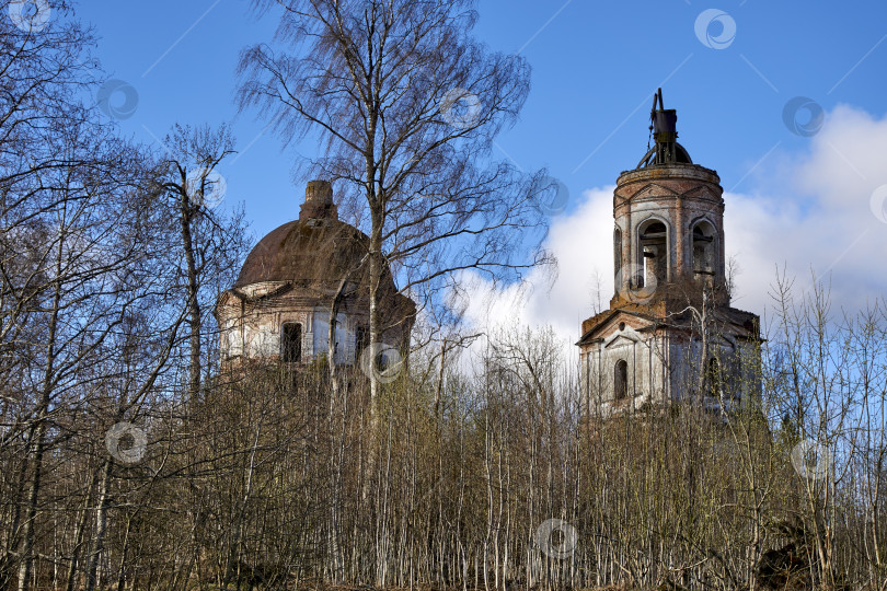 Скачать Руины старой православной церкви фотосток Ozero