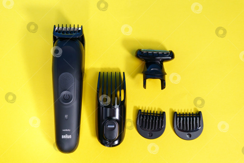 Скачать Тюмень, Россия - 14 апреля 2021 года: Braun GmbH, немецкая компания по производству потребительских товаров для бритья и ухода за собой, красоты и ухода за волосами фотосток Ozero