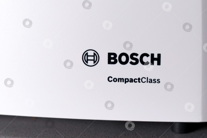 Скачать Тюмень, Россия - 08 декабря 2021 г.: Bosch logo GmbH - многонациональная инжиниринговая и электронная компания со штаб-квартирой в Герлингене, недалеко от Штутгарта. фотосток Ozero