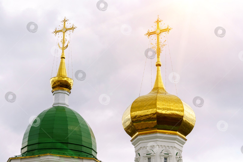 Скачать купол церкви в России с крестом. Крест на куполе православной церкви фотосток Ozero