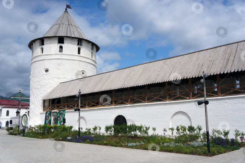 Скачать Башня и стена Казанского Кремля фотосток Ozero