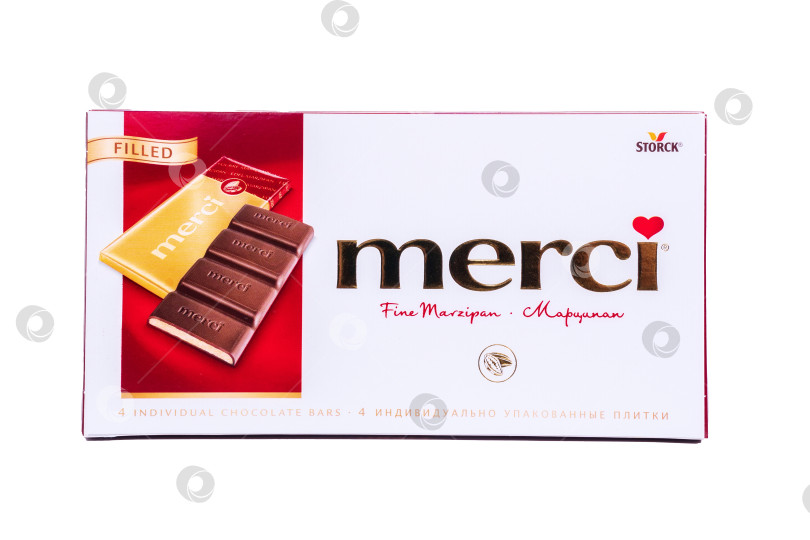 Скачать Тюмень, Россия - 25 мая 2021 года: Бренд шоколадных конфет Merci chocolate. Изолированный на белом фоне фотосток Ozero