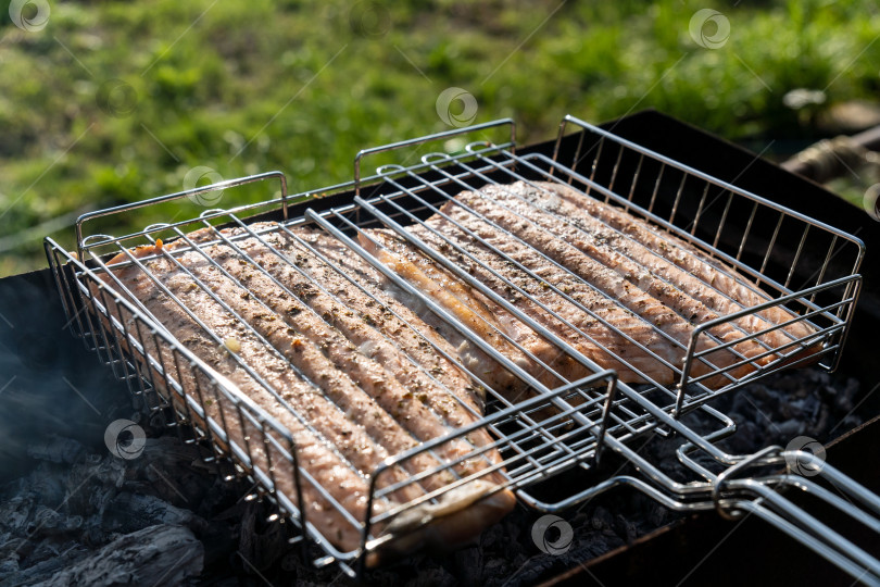 Скачать Рыба на гриле морепродукты, приготовленные на гриле рыбные блюда. Избирательный фокус фотосток Ozero