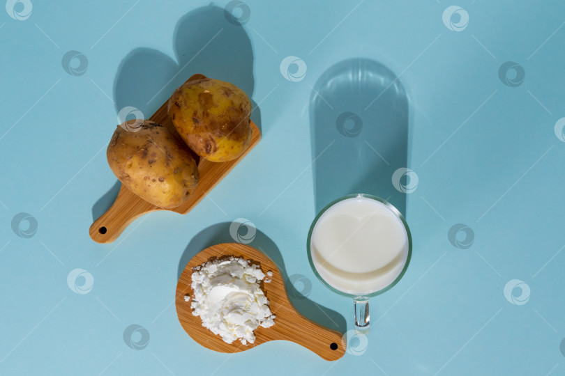 Скачать Сухое картофельное молоко - хороший вариант для людей, которые не переносят сою или глютен. фотосток Ozero