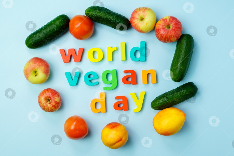 Скачать Всемирный день вегана. Ешьте овощи для здорового образа жизни. Здоровая пища - это полноценное питание. фотосток Ozero