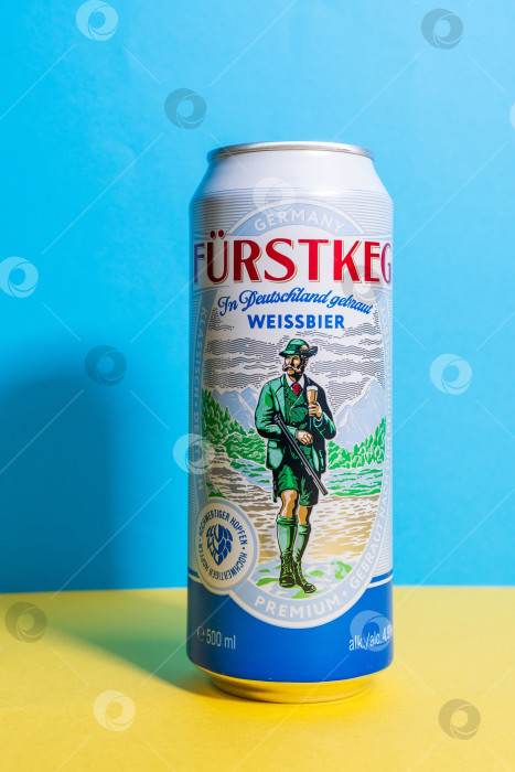 Скачать Тюмень, Россия - 25 мая 2021 года: Furstkeg Weissbier теперь доступен на официальном сайте Oettinger фотосток Ozero
