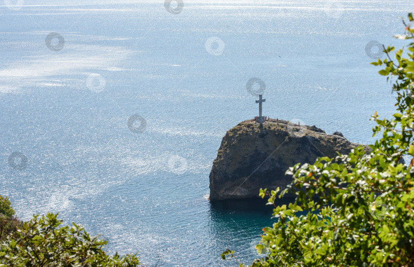 Скачать Крым, Балаклава, 15 сентября 2019 года: вид сверху на Черное море. Морской пейзаж летом фотосток Ozero