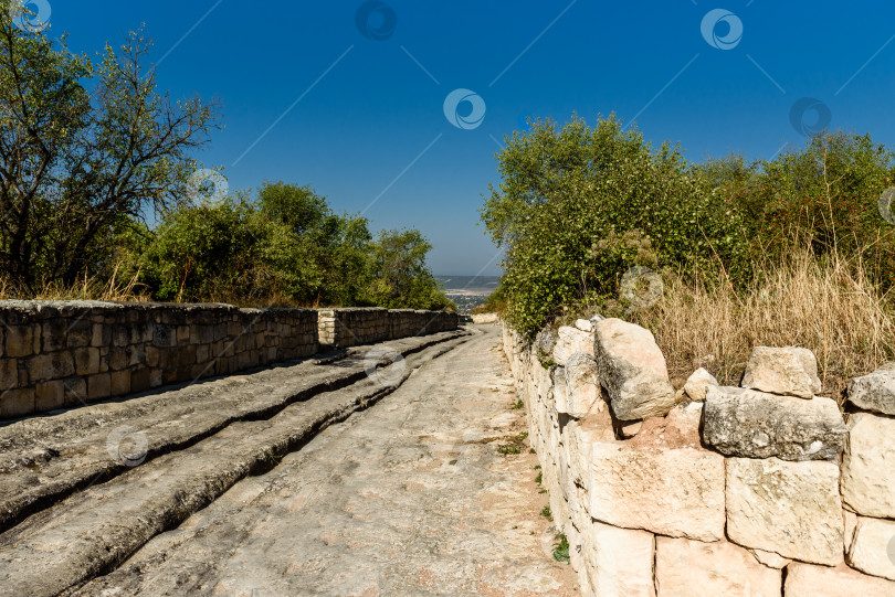 Скачать Древний каменный город в горах. Исторические руины фотосток Ozero