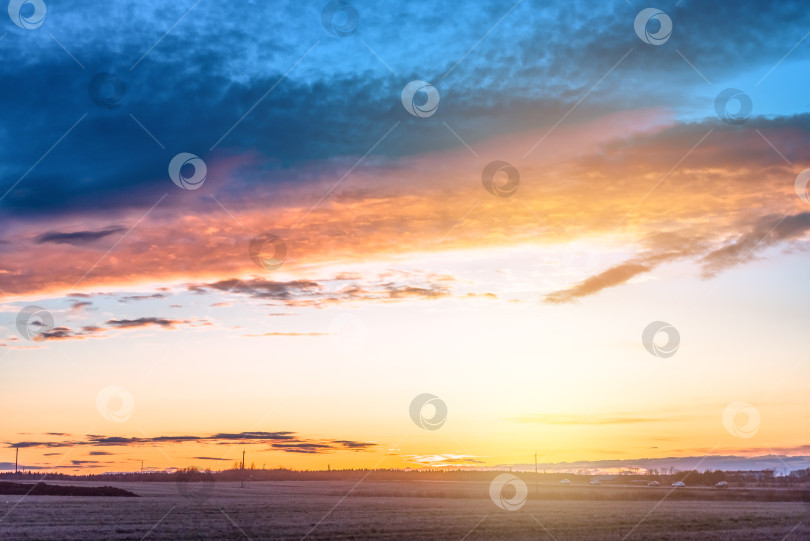 Скачать Вечернее закатное небо, солнечное фотосток Ozero