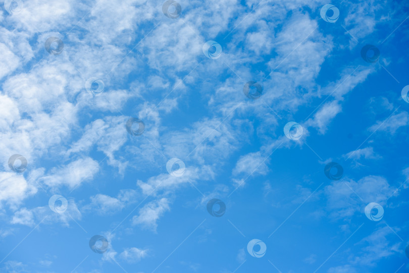 Скачать Красивый естественный фон-небо с облаками фотосток Ozero