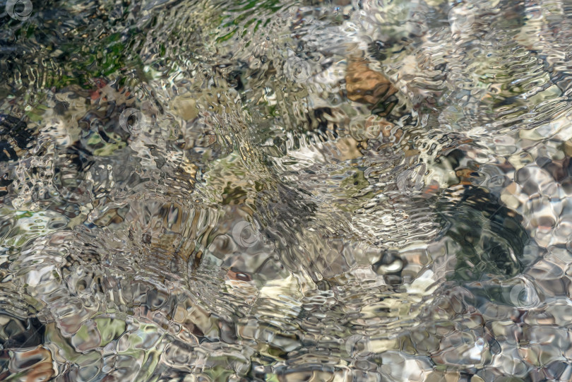 Скачать Рябь на воде, прозрачная речная вода и рифы - естественная текстура фотосток Ozero