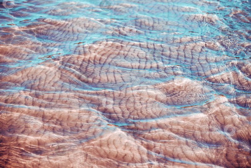 Скачать Абстрактный фон из прозрачной воды и песка, фоновое изображение фотосток Ozero