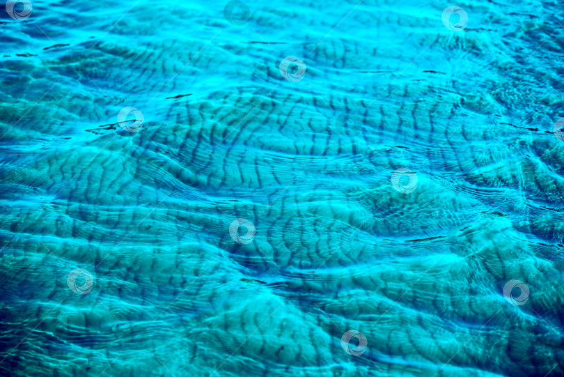 Скачать Абстрактный фон из прозрачной воды и песка, фоновое изображение фотосток Ozero