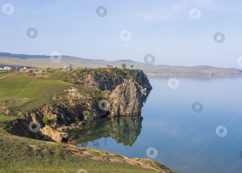 Скачать Вид на озеро Байкал ранним летним утром. Остров Ольхон. фотосток Ozero