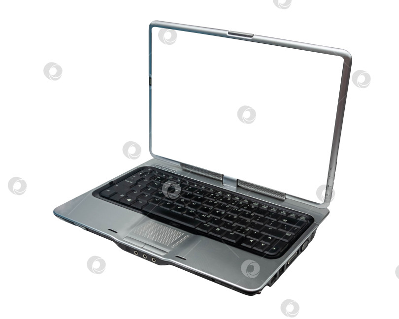 Скачать компьютер-ноутбук с белым экраном, вид сбоку, стоит изолированно на белом фоне фотосток Ozero