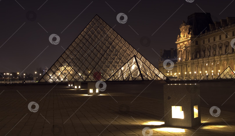 Скачать Музей Лувра, Париж, Франция. фотосток Ozero