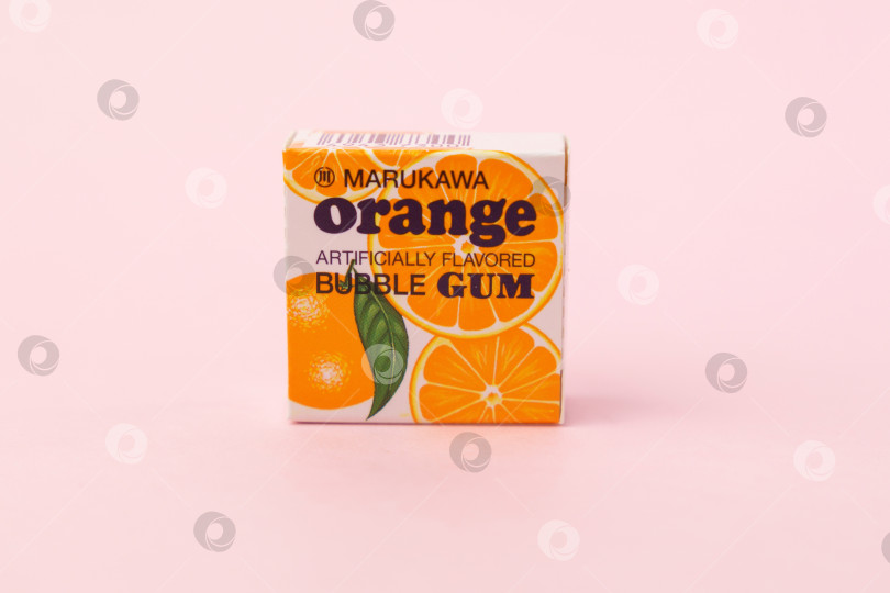 Скачать Тюмень, Россия - 22 июля 2022 года: Компания Marukawa orange brand bubble gum Confectionery Co., Ltd. была основана в 1948 году. фотосток Ozero