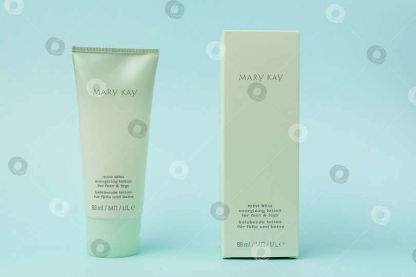 Скачать Тюмень, Россия - 19 июля 2022 г.: Бодрящий лосьон Mint bliss для стоп Mary Kay Inc. - американская частная многоуровневая маркетинговая компания. фотосток Ozero