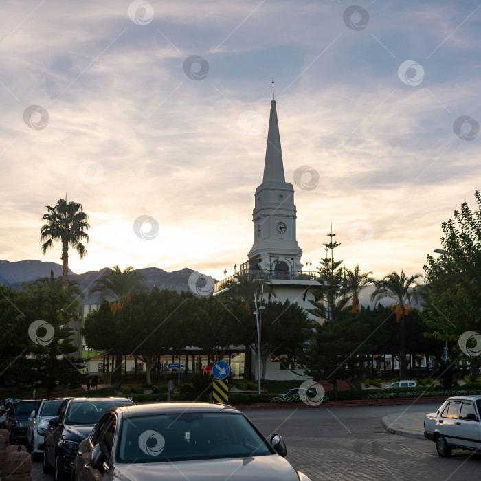 Скачать вид на улицу в центре Кемера, Турция фотосток Ozero