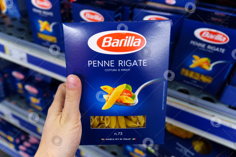 Скачать Тюмень, Россия - 13 апреля 2022 года: Barilla на полке супермаркета. Группа компаний Barilla производит несколько видов макаронных изделий выборочной направленности фотосток Ozero