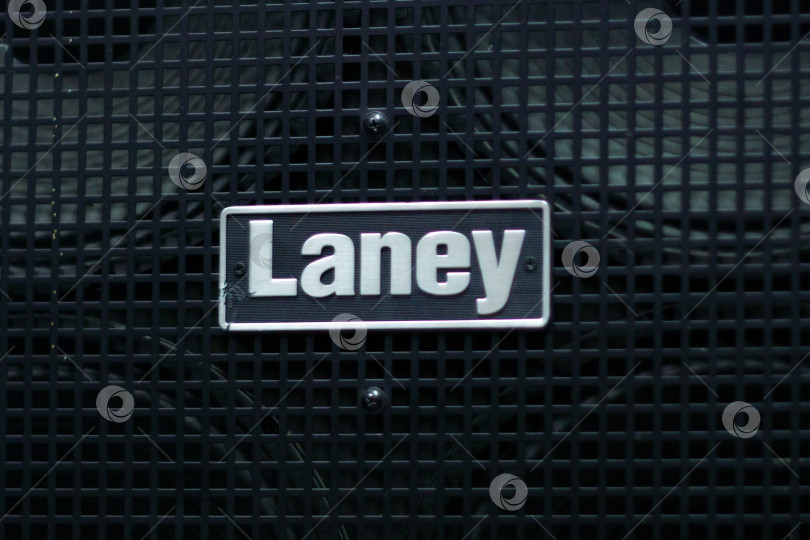 Скачать Тюмень, Россия - 02 ноября 2022 года: Laney logo Amplification была основана в 1967 году Линдоном Лэйни, который играл на бас-гитаре в группе Joy. Избирательный фокус фотосток Ozero