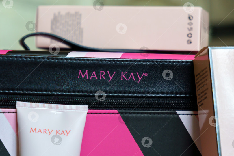Скачать Тюмень, Россия - 02 ноября 2022 г.: Mary Kay Inc. - американская частная многоуровневая маркетинговая компания. Избирательный фокус фотосток Ozero